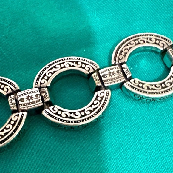 BRIGHTON Central Park silver circle link round etched retired bracelet - Picture 4 of 6